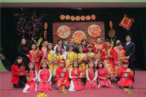 Trường Tiểu học Ái Mộ B tổ chức chương trình  Tết sẻ chia 